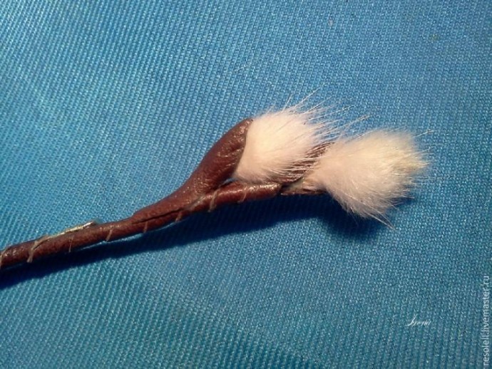Брошь "Вербочка" из меха и экокожи