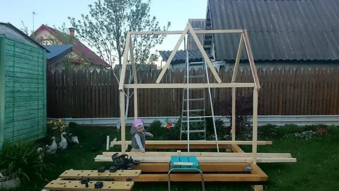 ​Домик для ребенка во дворе