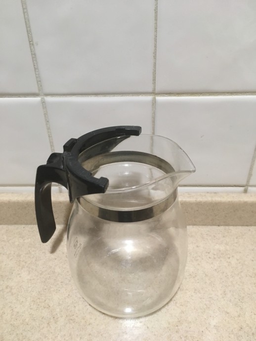 Красивый кувшин из старого чайника