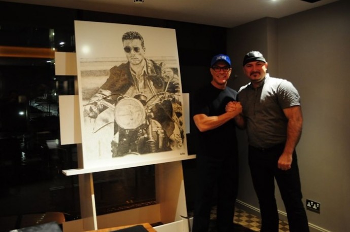 Виртуозное владение молотком: необычные работы, созданные из гвоздей