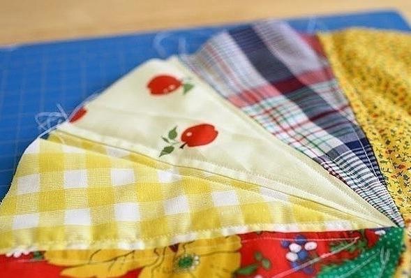 Мягкая сидушка из остатков ткани