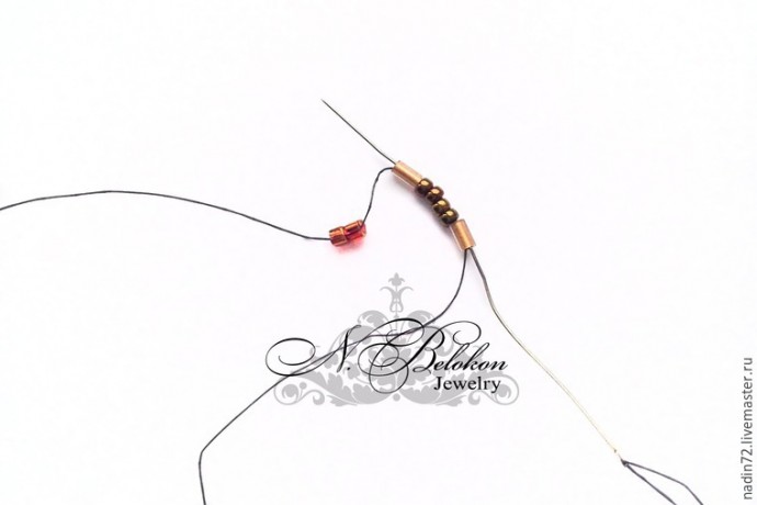 Браслет с яшмой в технике плетения по стразовой ленте