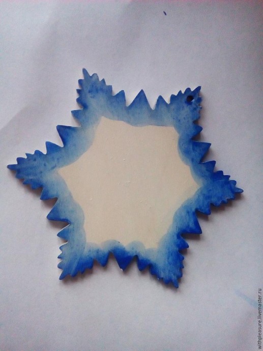 Снежинка в стиле Гжель: роспись с применением традиционного гжельского мазка Снежинка в стиле Гжель: роспись с применением традиционного гжельского мазка