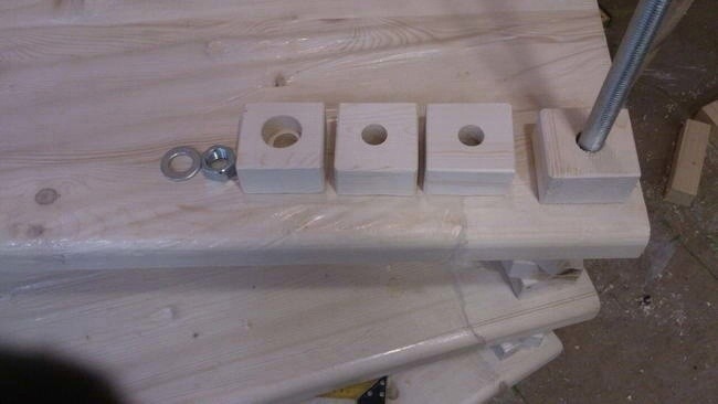 Деревянная лестница на второй этаж