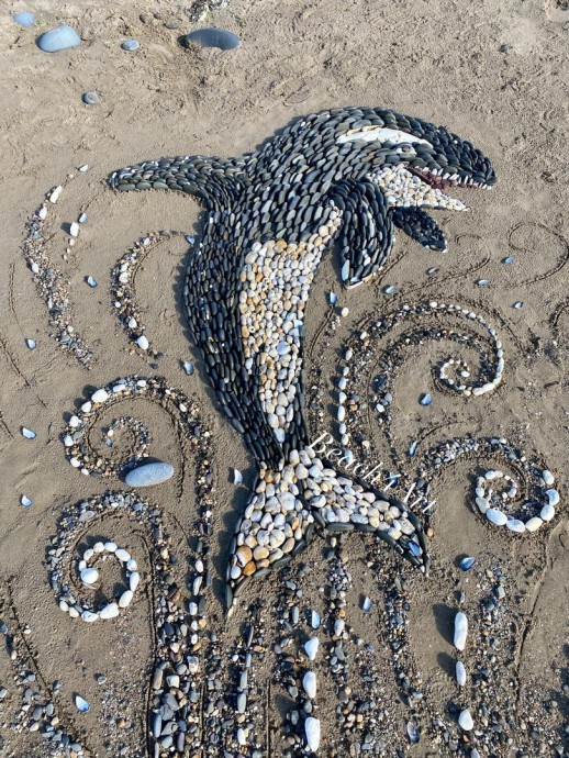 Невероятные произведения искусства из природных материалов на берегу