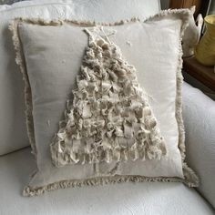 ​Декоративные подушки с ёлочками