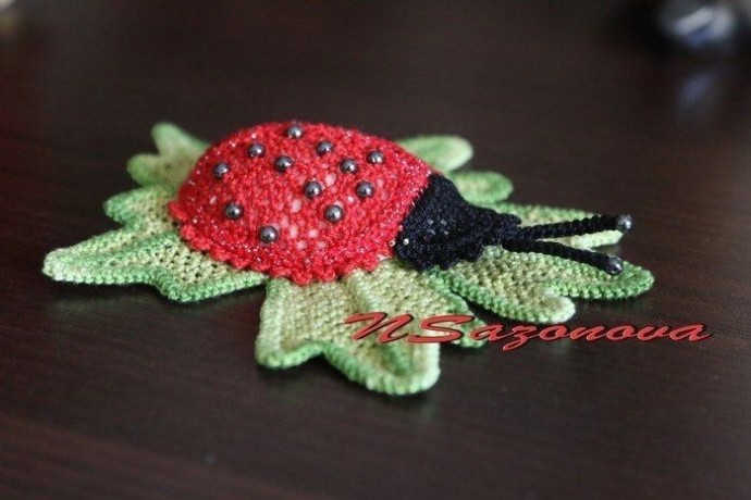 Кружево на коклюшках: Божья коровка