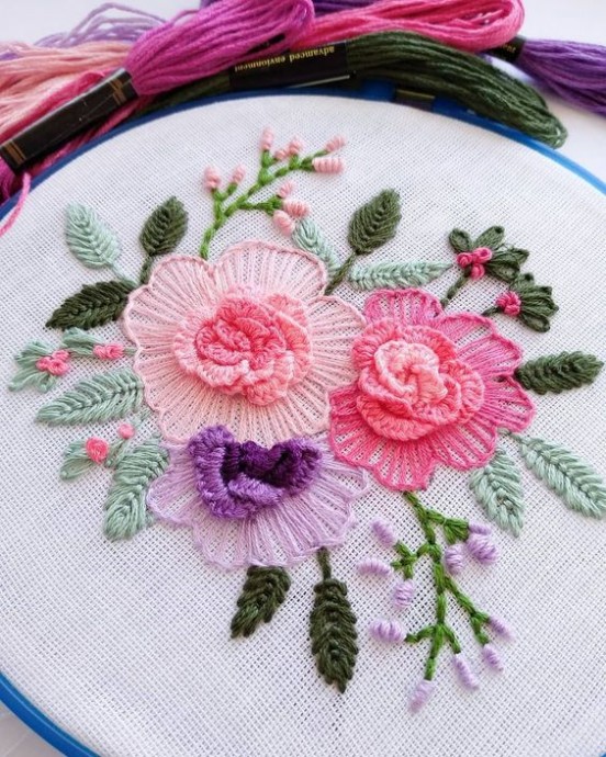 ​Объемная вышивка цветка