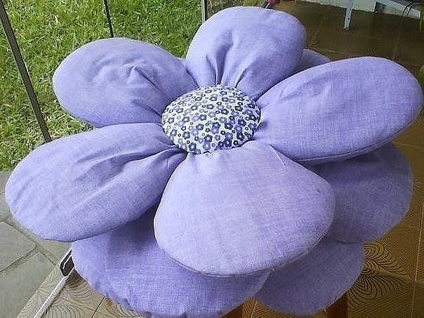 Подушка в форме цветка