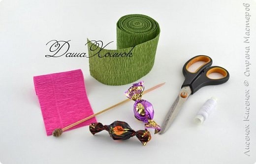 Восхитительные розы из гофрированной бумаги: мастер-класс Восхитительные розы из гофрированной бумаги: мастер-класс