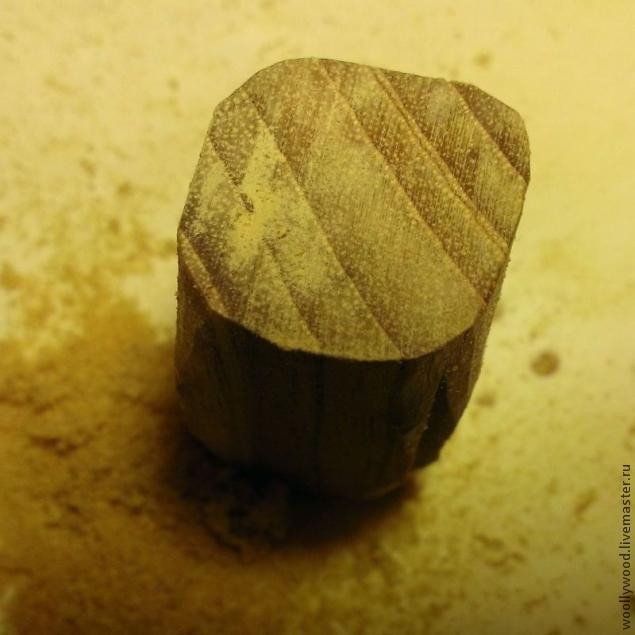 Кулон-домик в форме желудя