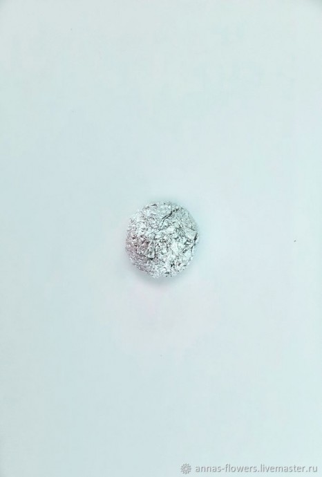 Роза из гофрированной бумаги