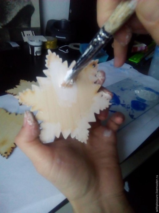 Снежинка в стиле Гжель: роспись с применением традиционного гжельского мазка Снежинка в стиле Гжель: роспись с применением традиционного гжельского мазка