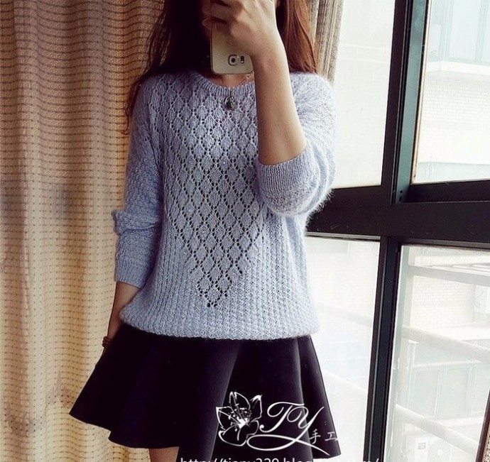 Джемпер спицами с ажурным сердцем