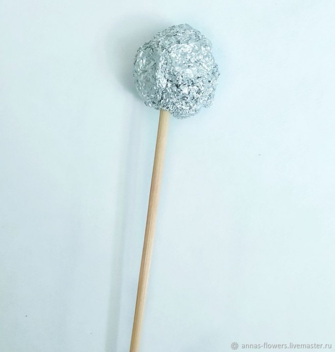 Роза из гофрированной бумаги