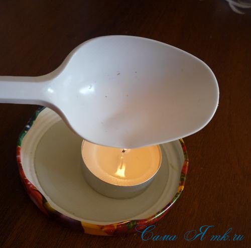 Роза из пластиковых ложек