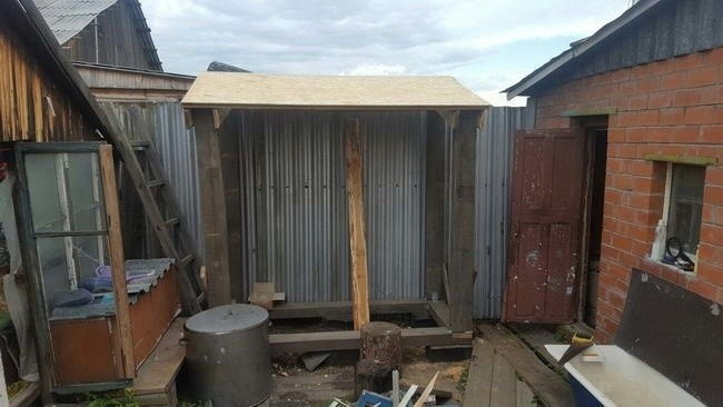 Небольшой дровник на дачу своими руками