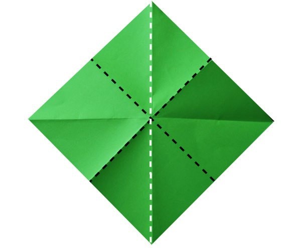 Прекрасная ёлочка из белой бумаги