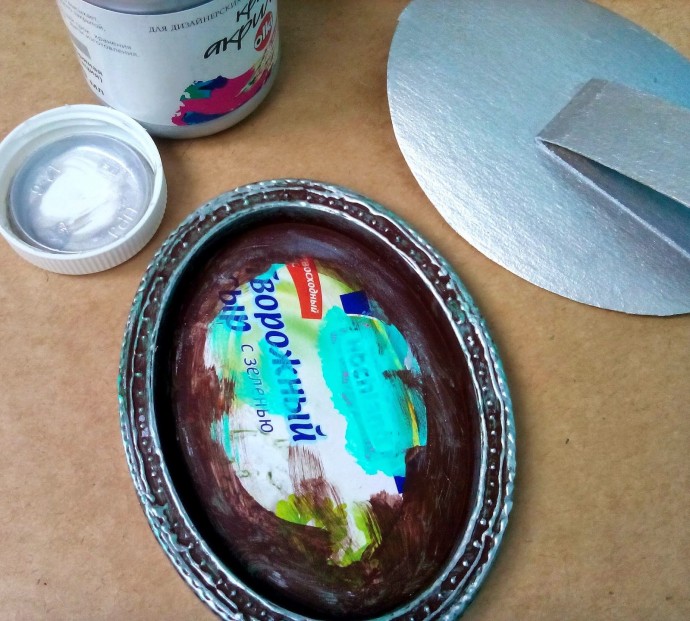 Фоторамка из пластиковой крышки Фоторамка из пластиковой крышки