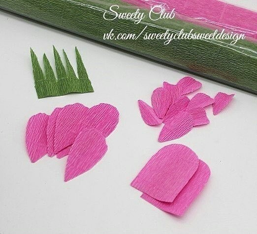 ​Сладкая розочка с конфеткой внутри