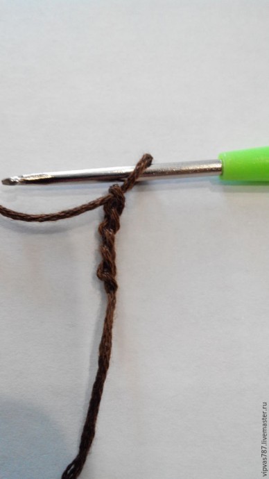 Вышитые желуди