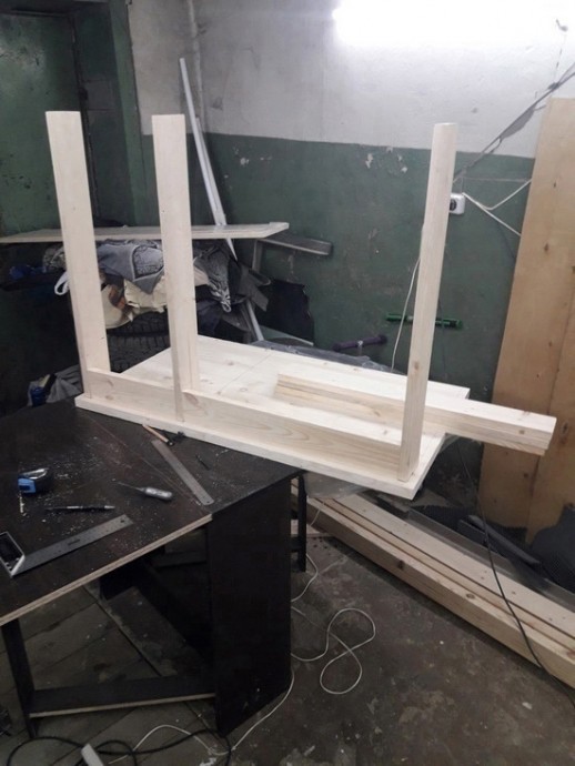 Самодельный письменный стол в детскую