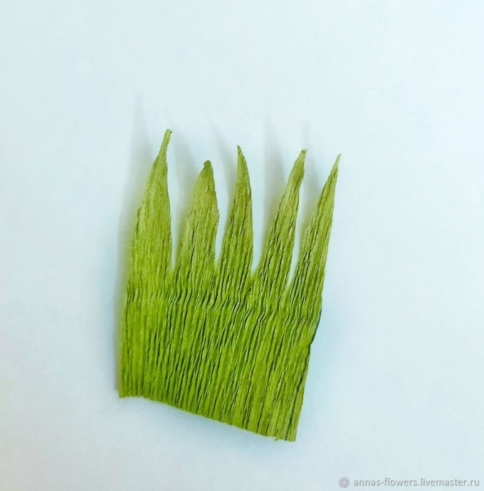 Роза из гофрированной бумаги