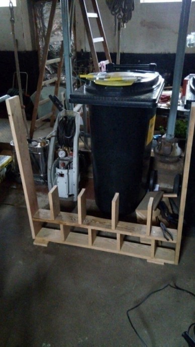 Полка для кружек из старых досок своими руками