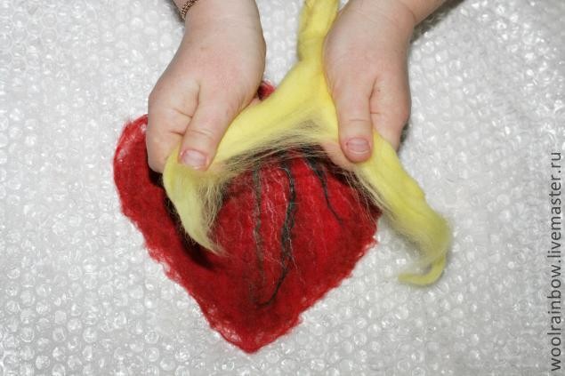 Валяем брошь-цветок Валяем брошь-цветок