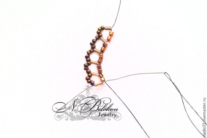 Браслет с яшмой в технике плетения по стразовой ленте