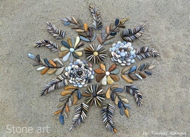 Мандалы из природных материалов, созданные на берегу моря