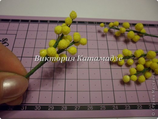 Мимоза из пенополистирола, манной крупы, шерсти и шелка