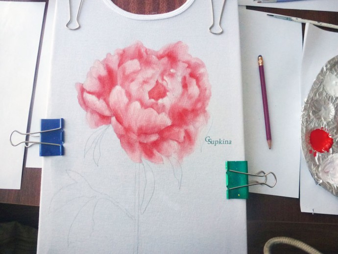 Рисование пиона на футболке