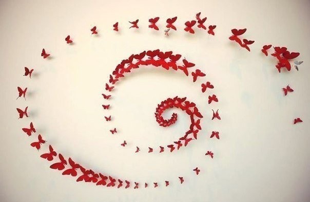 Прекрасные идеи декора стен бумажными бабочками