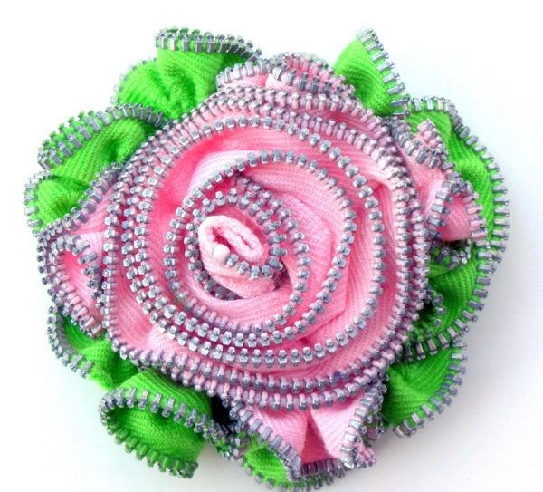 Великолепные цветы из молнии: мастер-класс