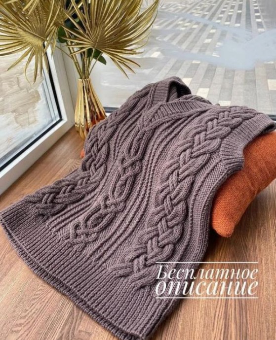 Красивая жилетка с вырезом галочка