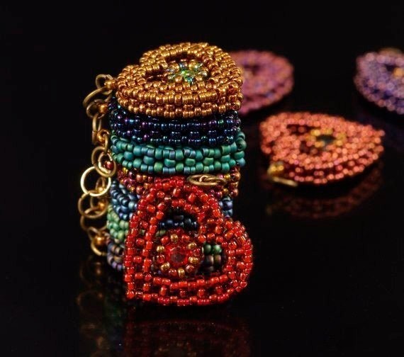 ​Брелоки в виде сердечек с цветочком внутри