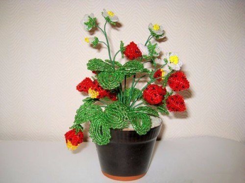 Клубника из бисера