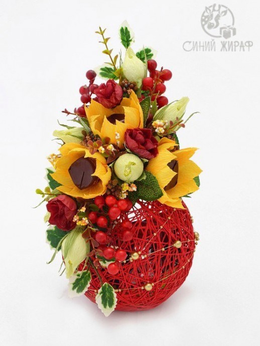 Композиция на шаре из ниток