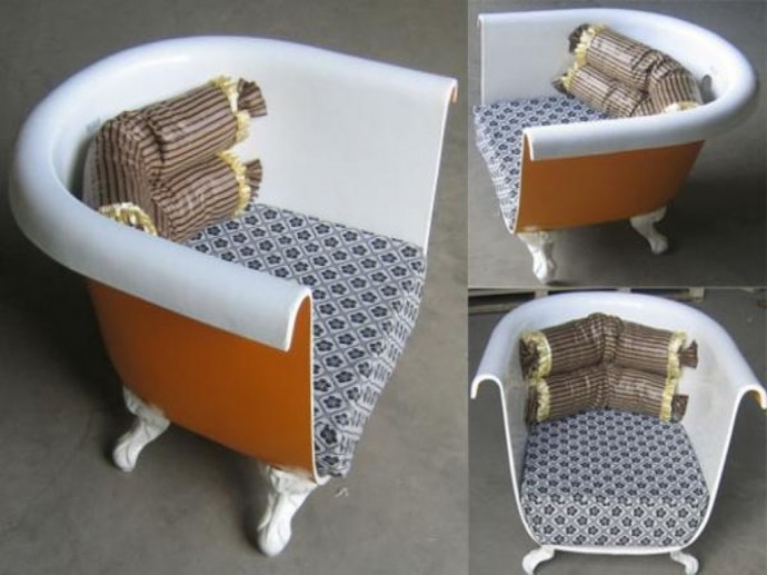 Идея для креативных людей: диваны и кресла из старой ванной