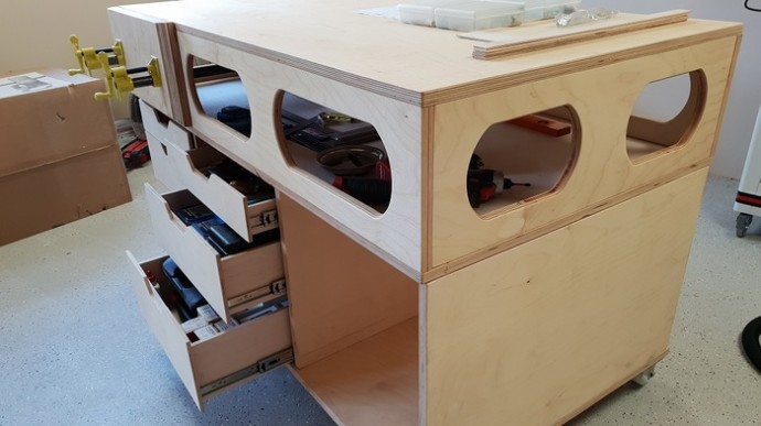 Рабочий стол в мастерскую