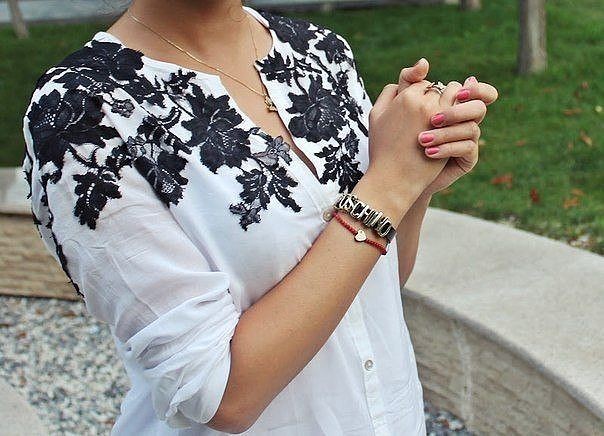 Декор рубашки при помощи гипюра