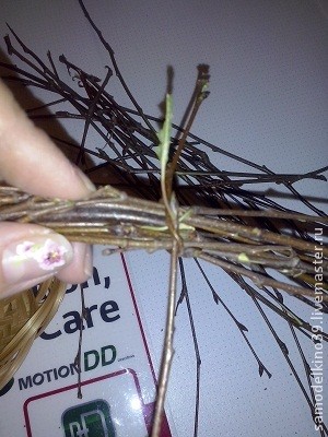 Свеча с плетеным венком вокруг