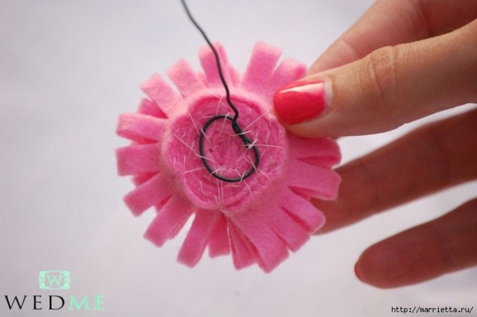 Нежные розовые цветочки из фетра