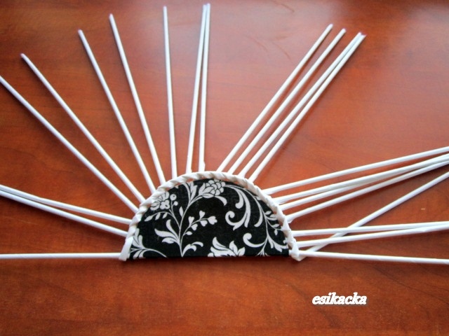 Веер из газетных трубочек