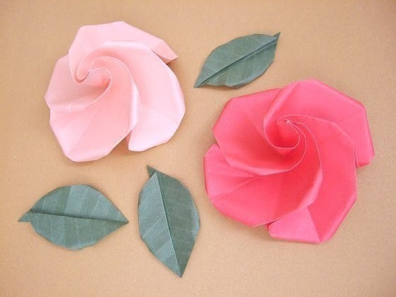 Венки из бумажных цветов