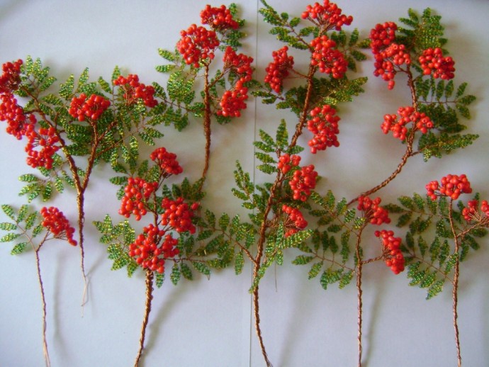 Рябина из бисера: мастер-класс