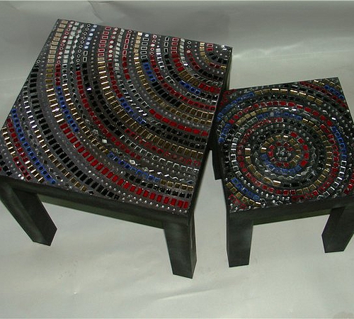 Столы из керамической мозаики на дачу и не только