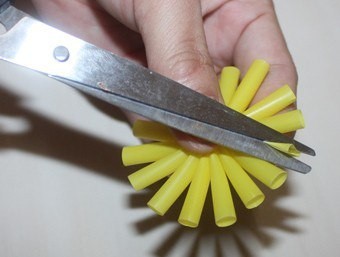 Цветы из коктейльных трубочек