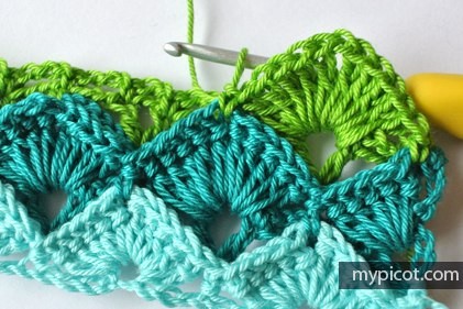 Яркий геометрический узор крючком